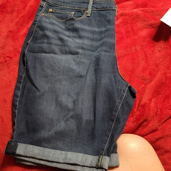 NWT Signature Bermuda Shorts Levi Strauss Size 18 - Picture 9 of 9